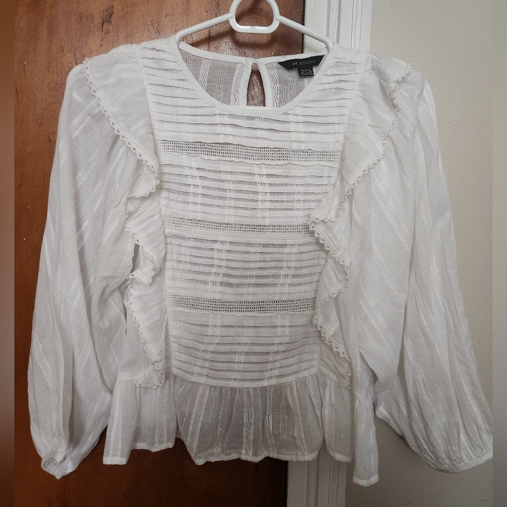NWT AE Ruffle Blouse 100% Cotton Sz S